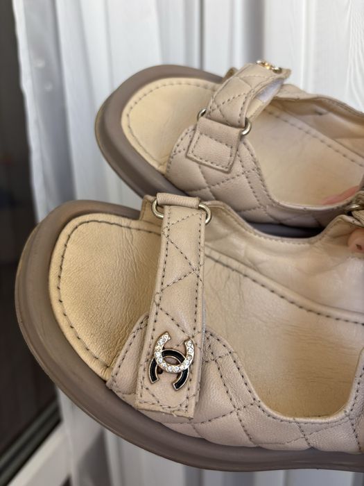 Босоніжки в стилі шанель