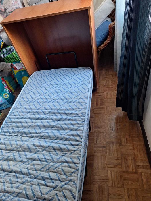 Móvel com cama embutida