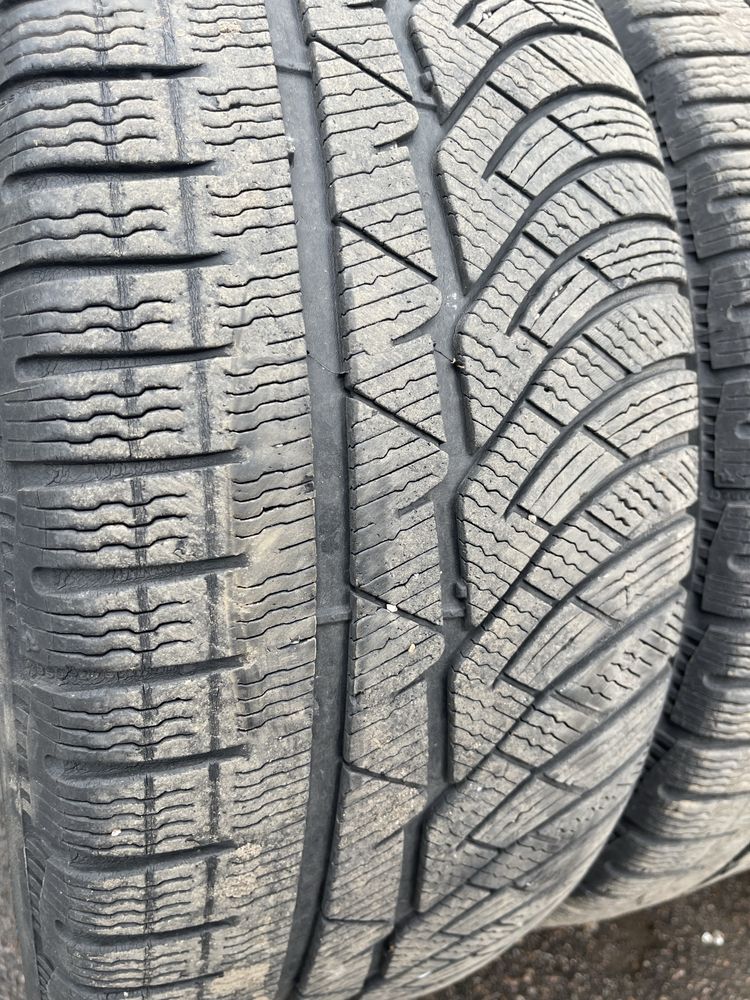 Продам резину Michelin 235/45/17 комплект 4шт