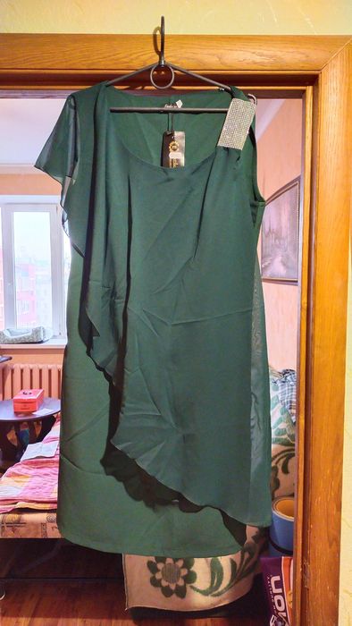 Платье новое, ни разу не носилось