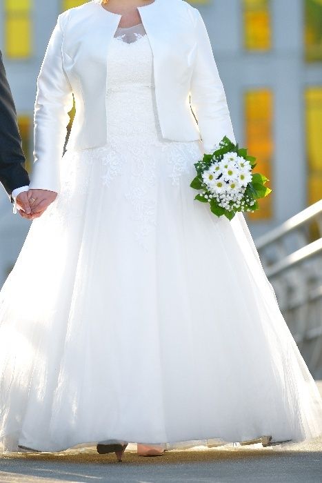 suknia ślubna ecru