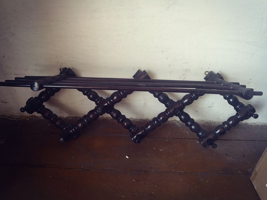 Wieszak na ubrania drewniany