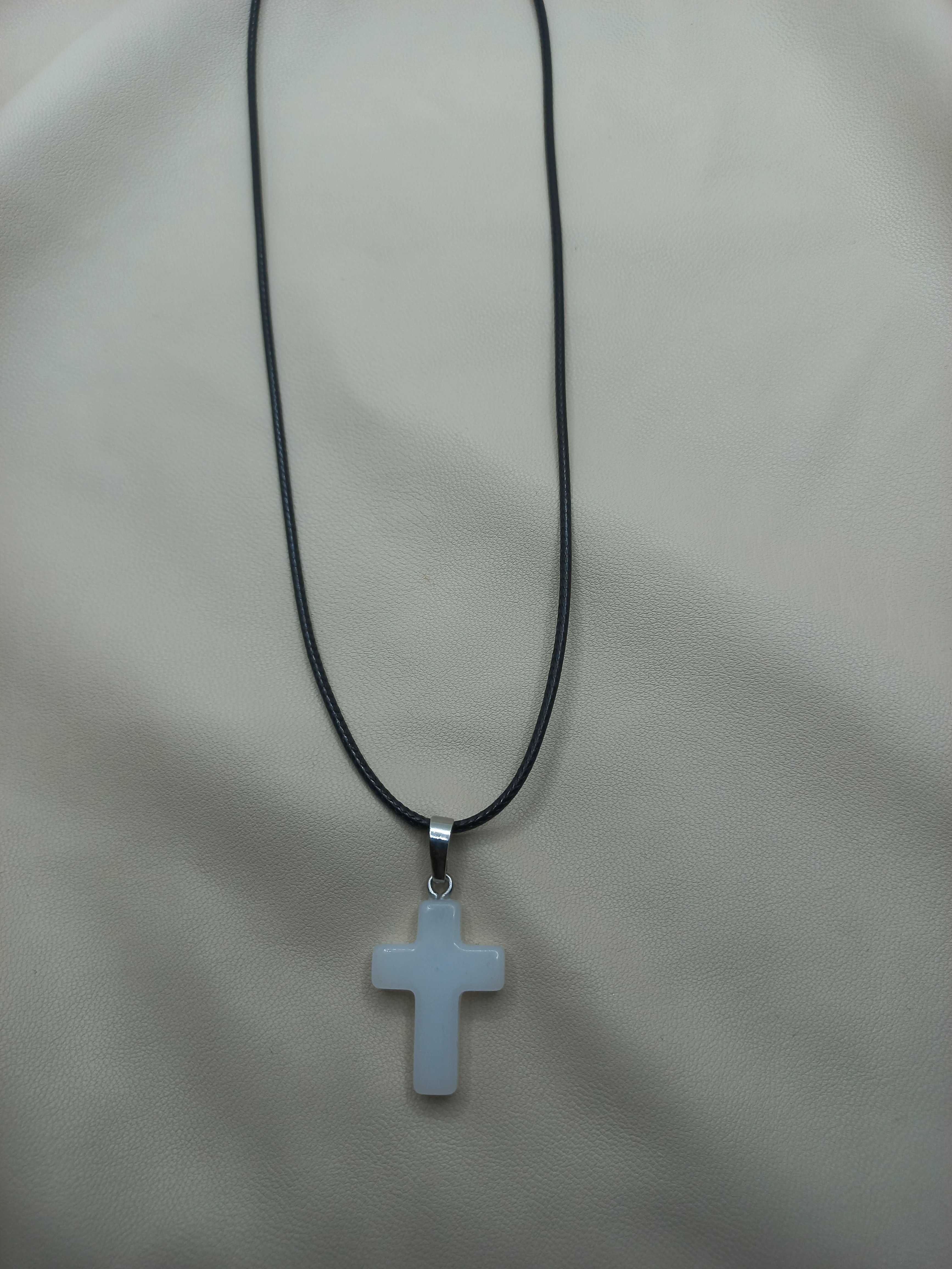 Cross Quartz pendant necklace