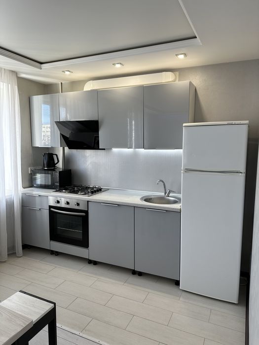 Сдам до Лета. Спальня и кухня-студия в р-не гориполкома