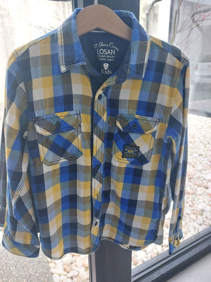 CAMISAS de criança, como novas.