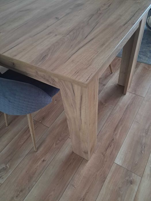 Sprzedam stół do salonu