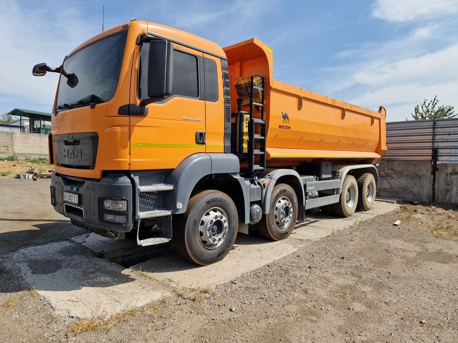 Чорнозем Пісок щебінь відсів  глина вiд 2 до 30 тон