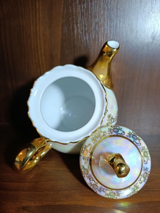 Чайник заварочний из фарфорового сервиза «Мадонна».