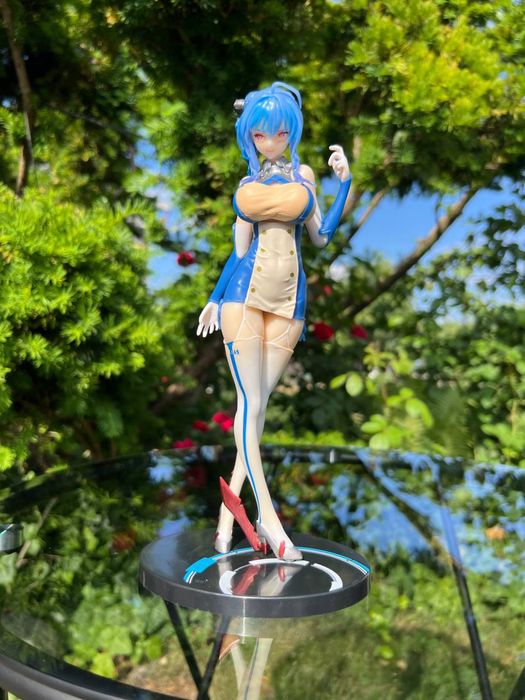 Фігурки різних розмірів