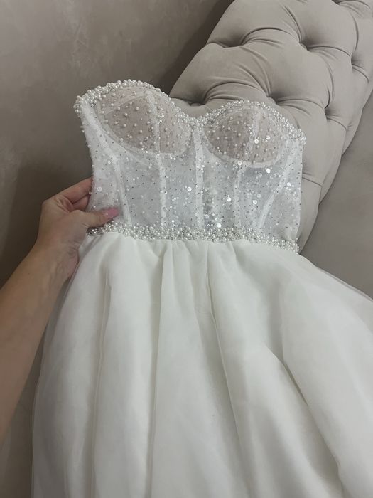 Вишукана весільна корсетна сукня