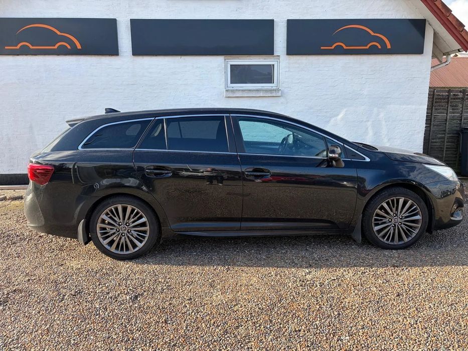 Toyota Avensis 1.8 Automat, Fabryczny Lakier, Przepiękna Avensis,