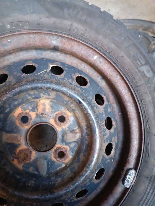 Felgi stalowe Toyota 4×100 r14 i 15 opony zimowe hankook Continental