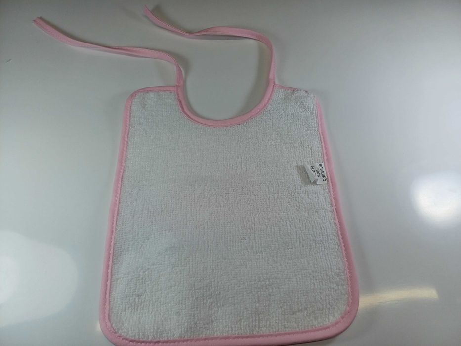 Pack 6 babete para bordar a ponto cruz com desenho de coelhinos