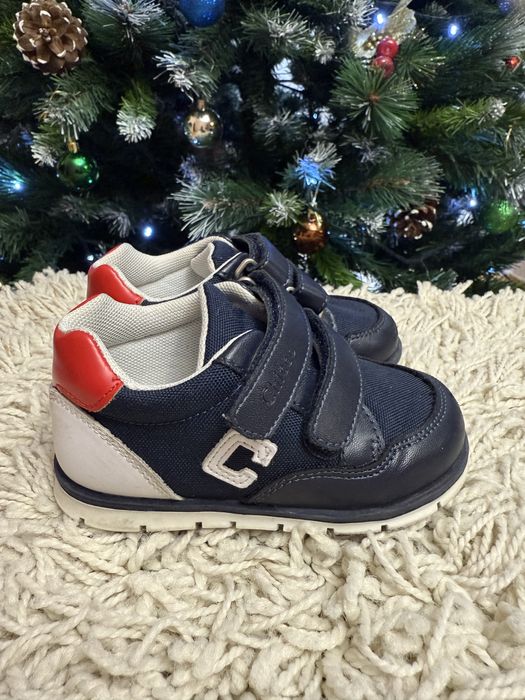 Продаю дитячі кросівки шкіряні Chicco 22 розмір