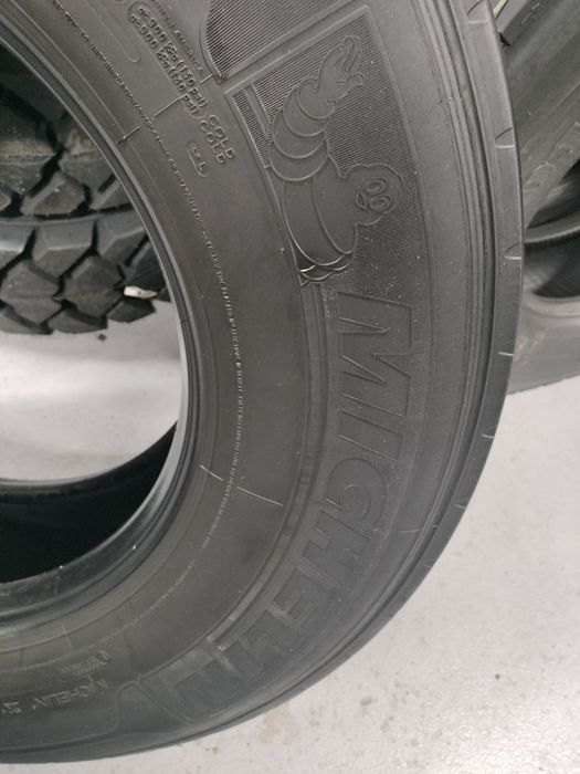 Pneu semi novo 315/80R22,5