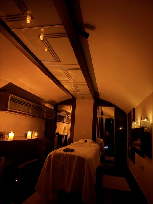 масаж, виїзд в готель. Massage, departure to the hotel.