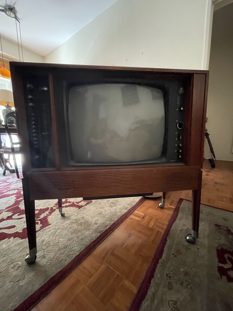 BANG & OLUFSEN vintage Beovision