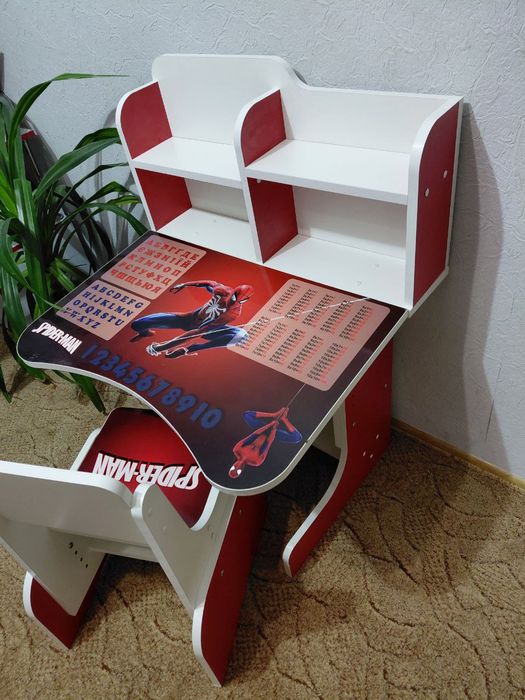Столик дитячий.Спайдер Мен