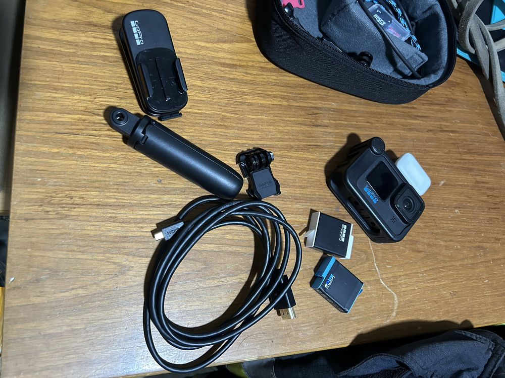 Gopro 10 com pouco uso e modulo de media com lanterna