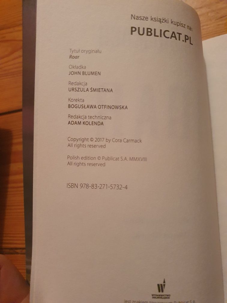 Roar - łowcy burz 1 - Cora Carmack - książka