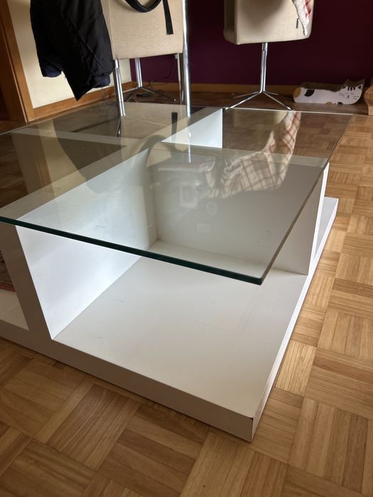 Mesa de centro, com tampo de vidro