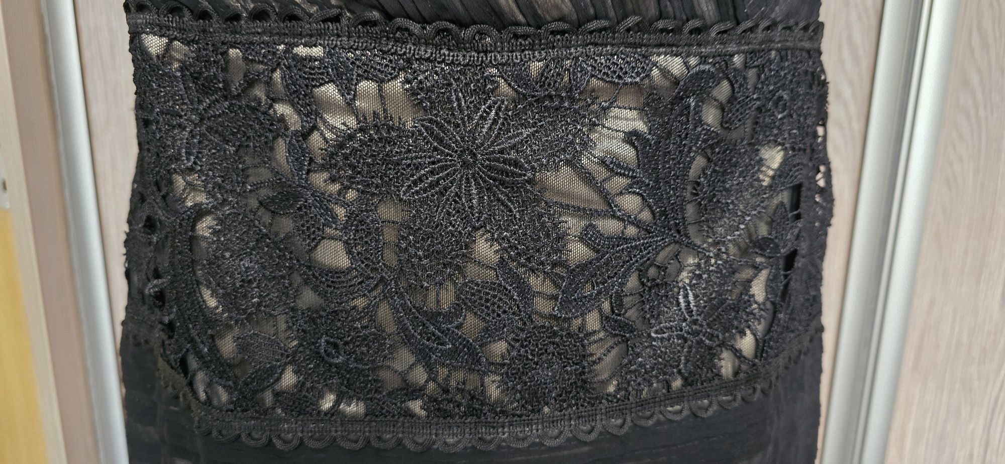 Nowa Śliczna Sukienka Czarna Z Koronką Jasną Podszewką Roz. 3XL/46/18