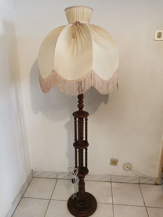 Candeeiro de Pé em Madeira