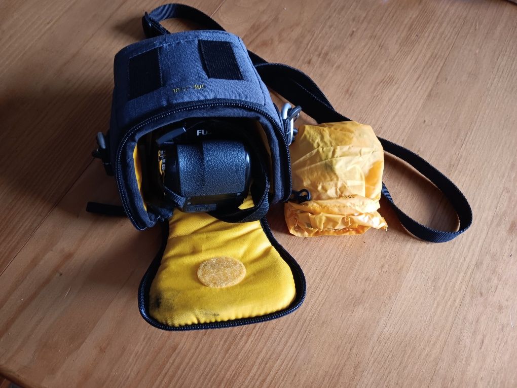 Fujifilm Finepix S + bolsa protetora à prova de chuva