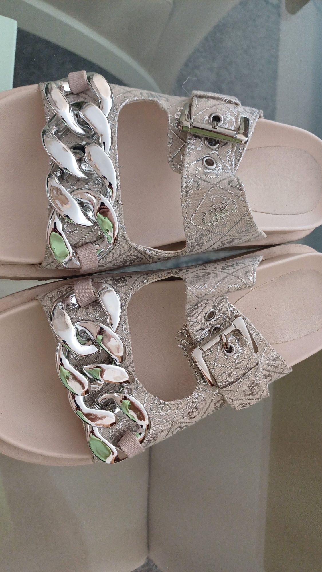 Sandálias marca guess