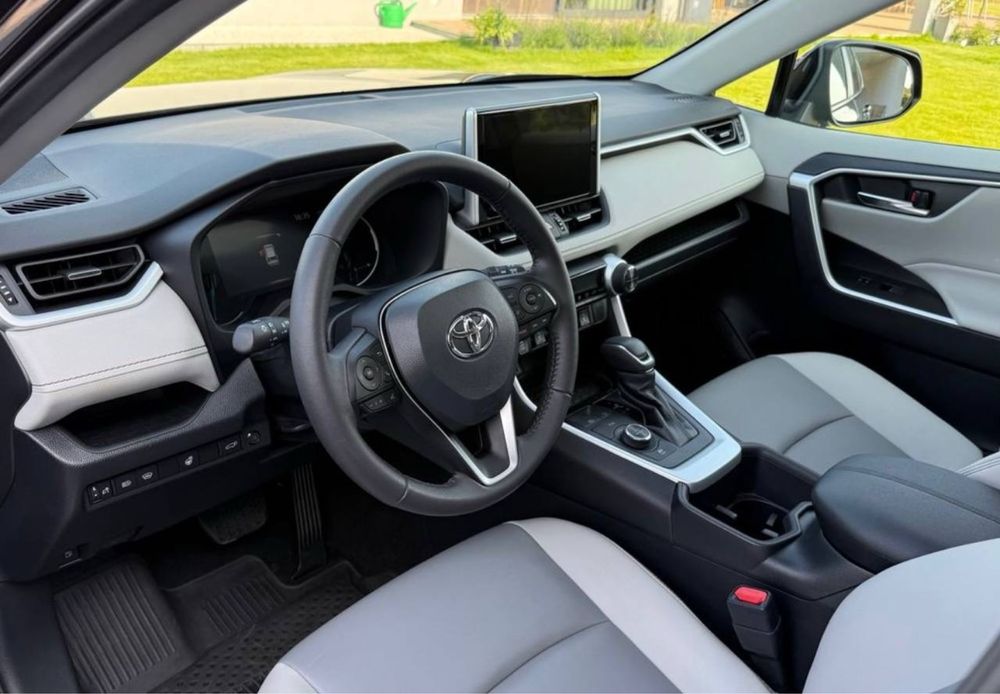 Toyota RAV-4 2024 року