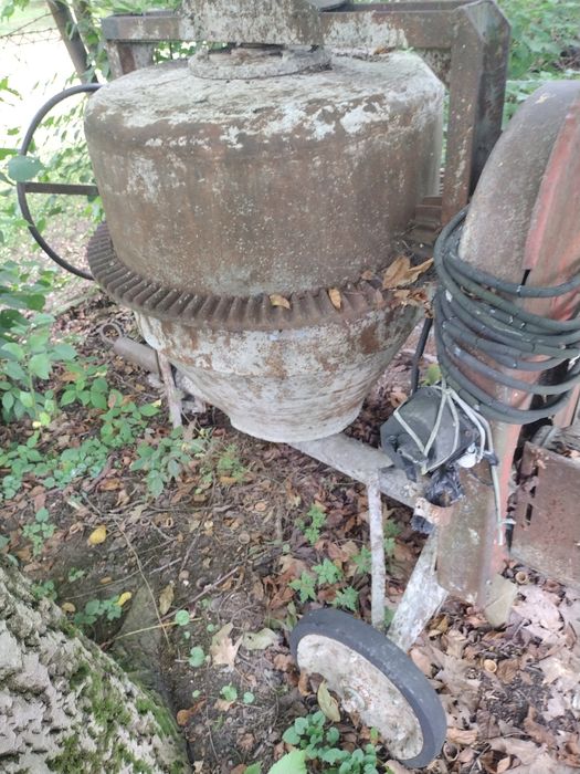 Betoniarka około 250l