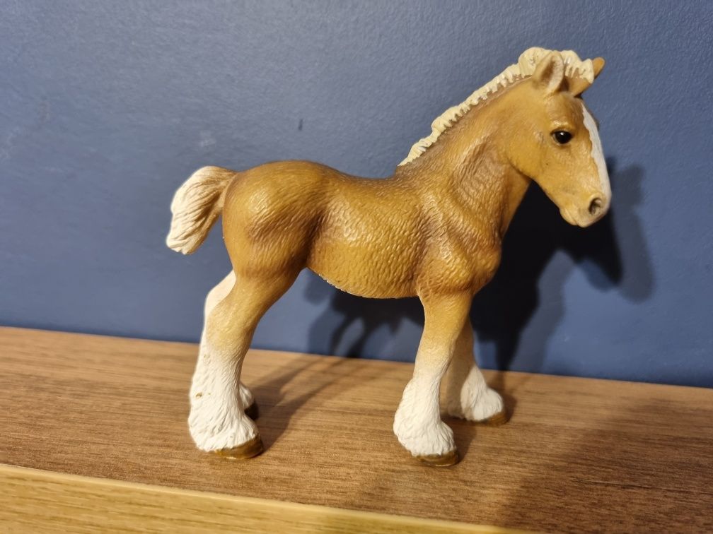 Źrebie rasy Clydesdale schleich