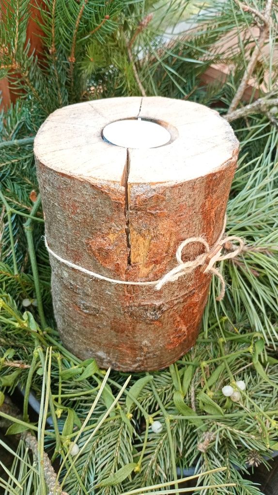 Świecznik z pnia drewna, lakierowany, na tea-light