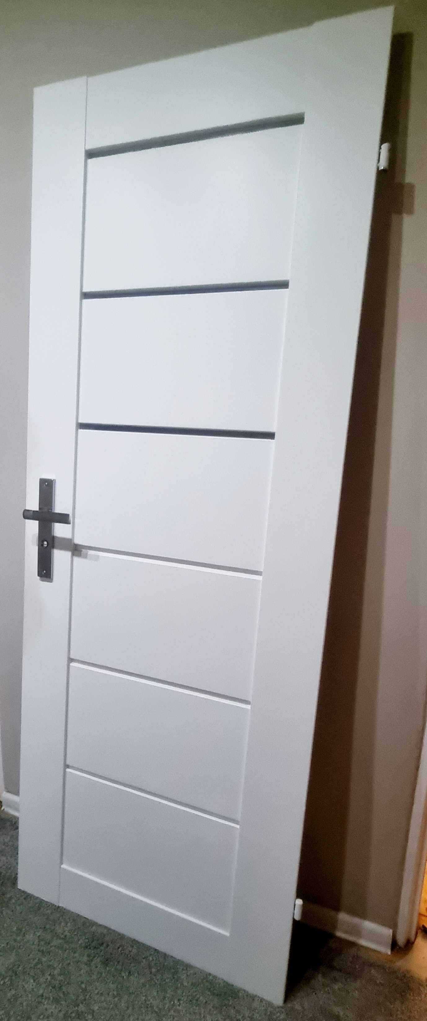 Drzwi wewnętrzne białe / 70 cm / klamka i zamek / łazienka / toaleta