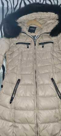 Продам зимнюю куртку с натуральным мехом