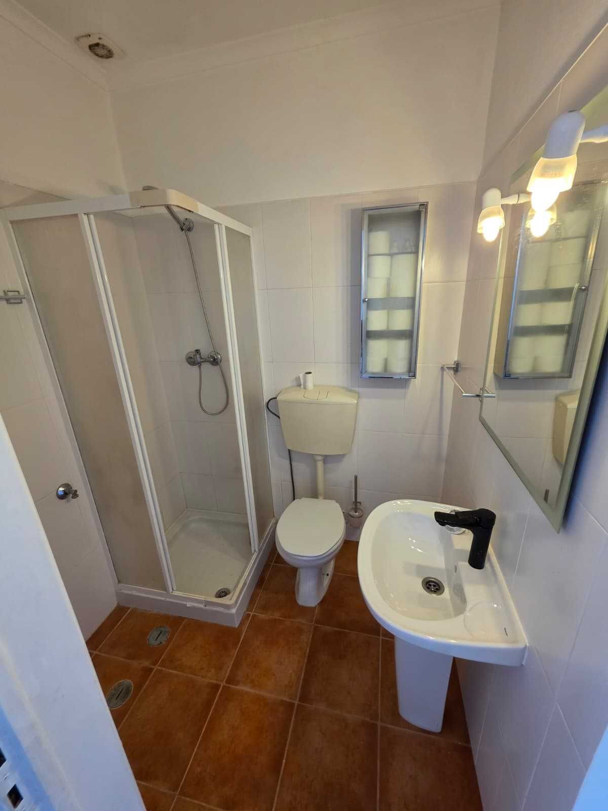 Apartamento T1 com pátio em travessa Henrique Cardoso, 48