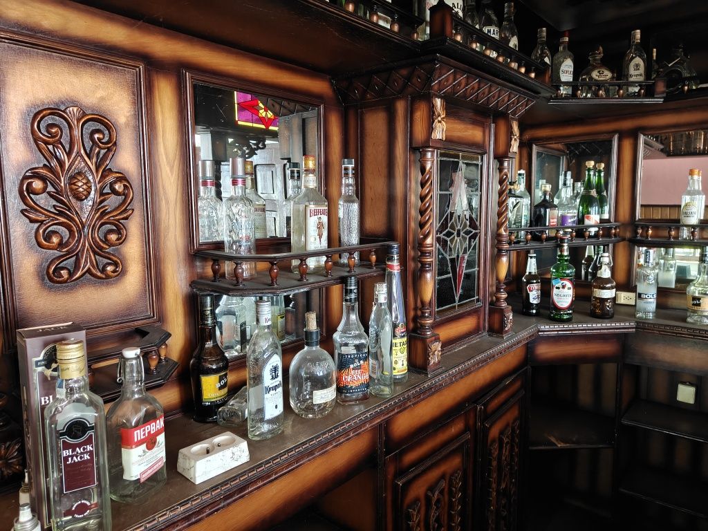Bar, barek drewniany Zdobiony