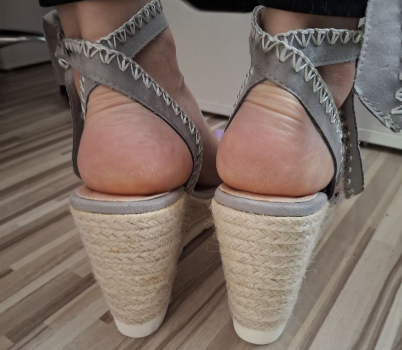 Sandały na koturnie szare 38 Vices