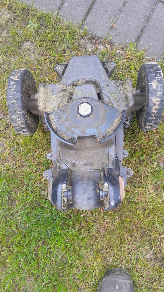 Roboty koszace Bosch Intengo Stiga Autoclip 127 i Husqvarna CS P1