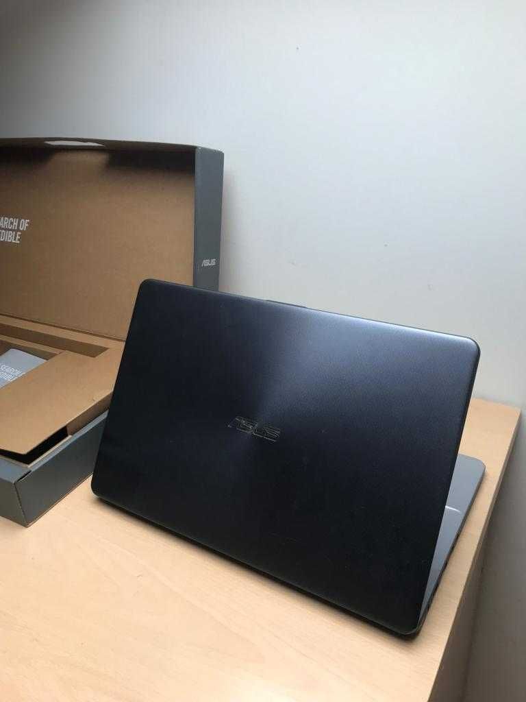 Asus Vivobook A9 (2018)