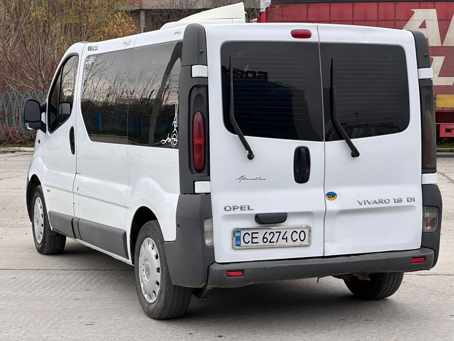 Opel Vivaro 9 місць