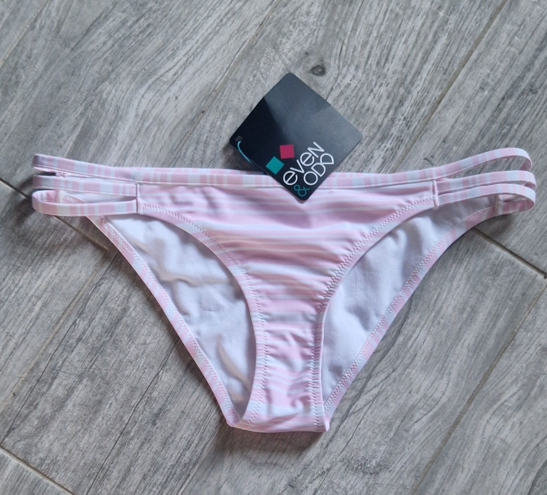 Nowy strój kąpielowy bikini majtki Even odd
Rozmiar M