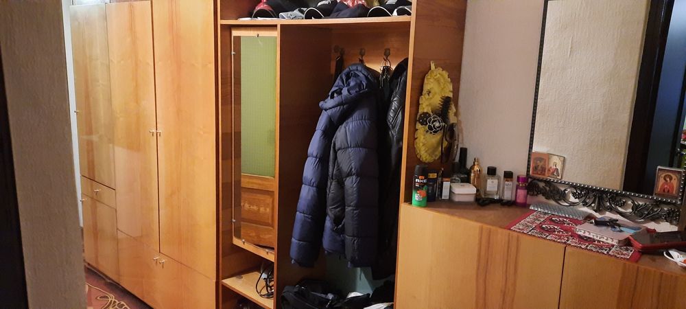 Мебелі в прихожу