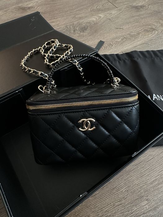 Чорна сумка шанель з ручкою