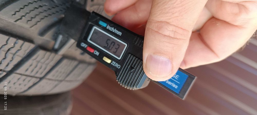 4 opony zimowe Goodyear  225/55 R18  102V