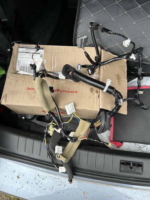 Проводка водійської двері під Bose з датчиком удару