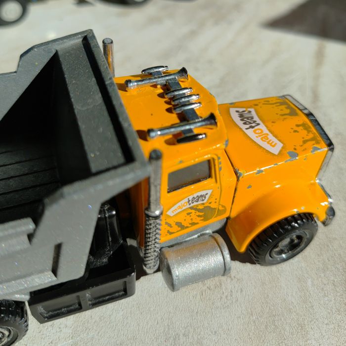 Camião basculante majorette