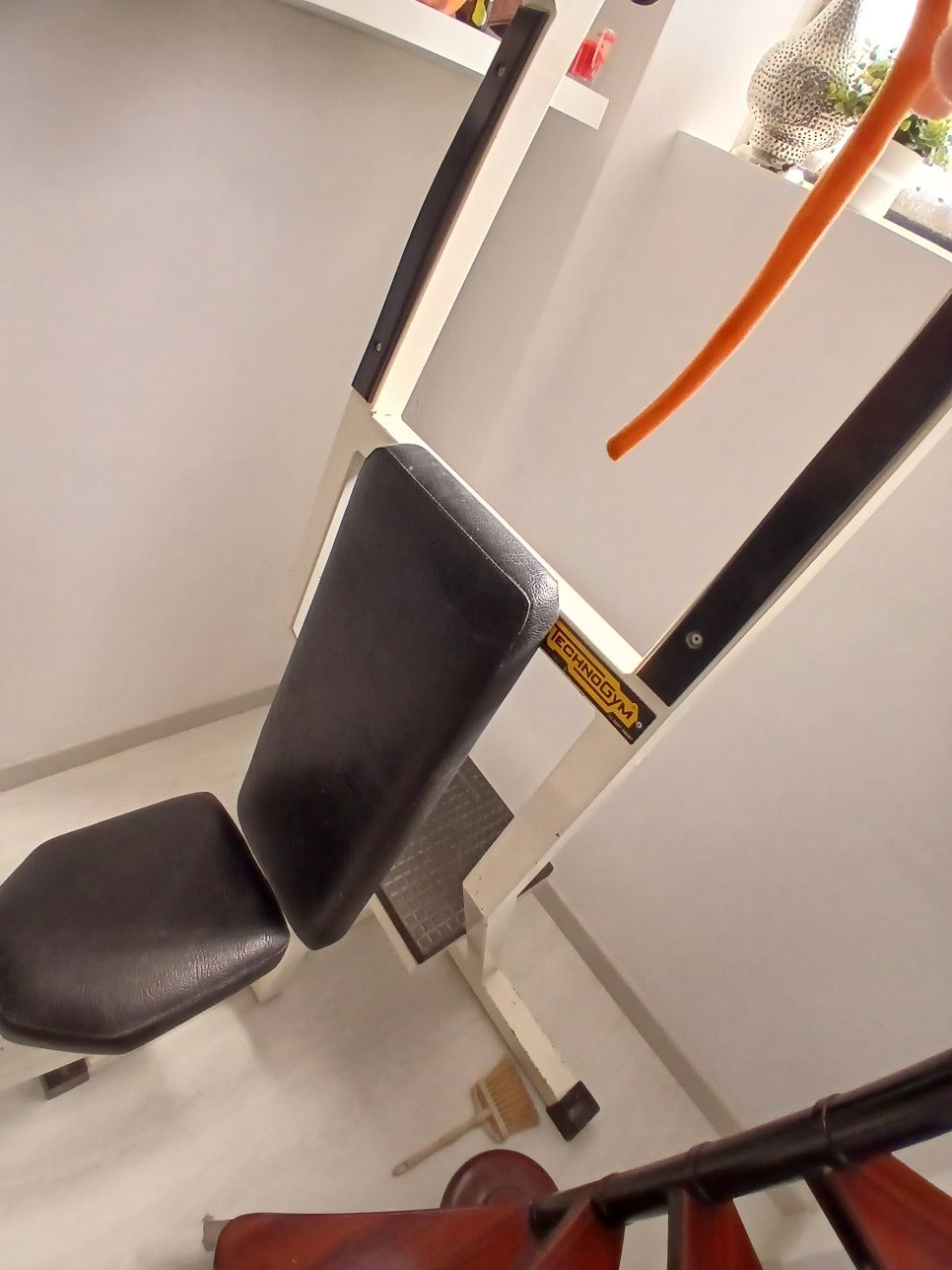 Technogym banco livre de press ombro