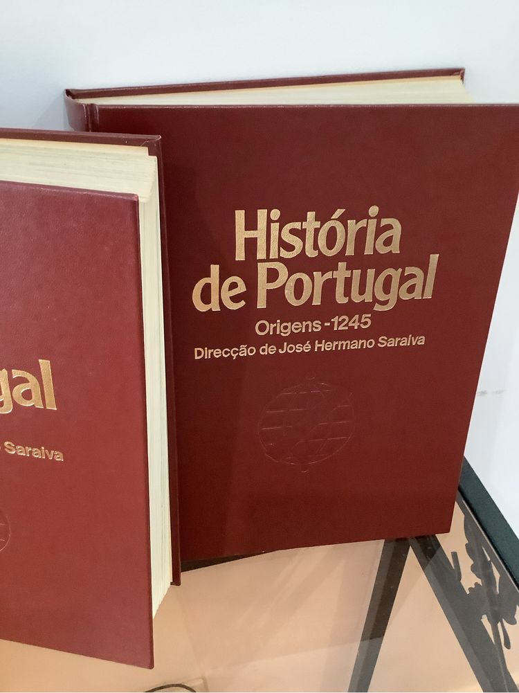 4 livros da Historia de Potugal.   Da selecoes Riaders digest