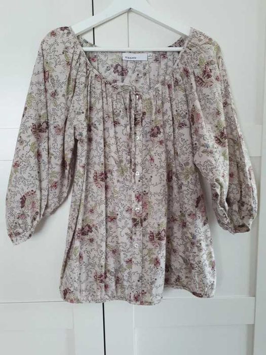 Bluzka w piękne jesienne kwiaty firmy Kappahl. 
Rozmiar M-40/42